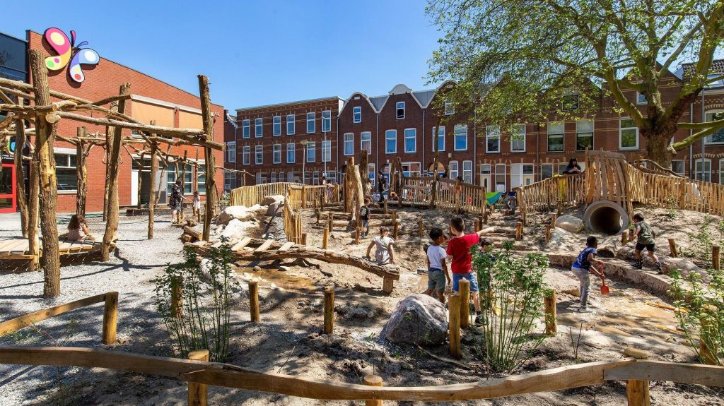 foto schoolplein de Vlinder fotograaf Arnoud Verhey